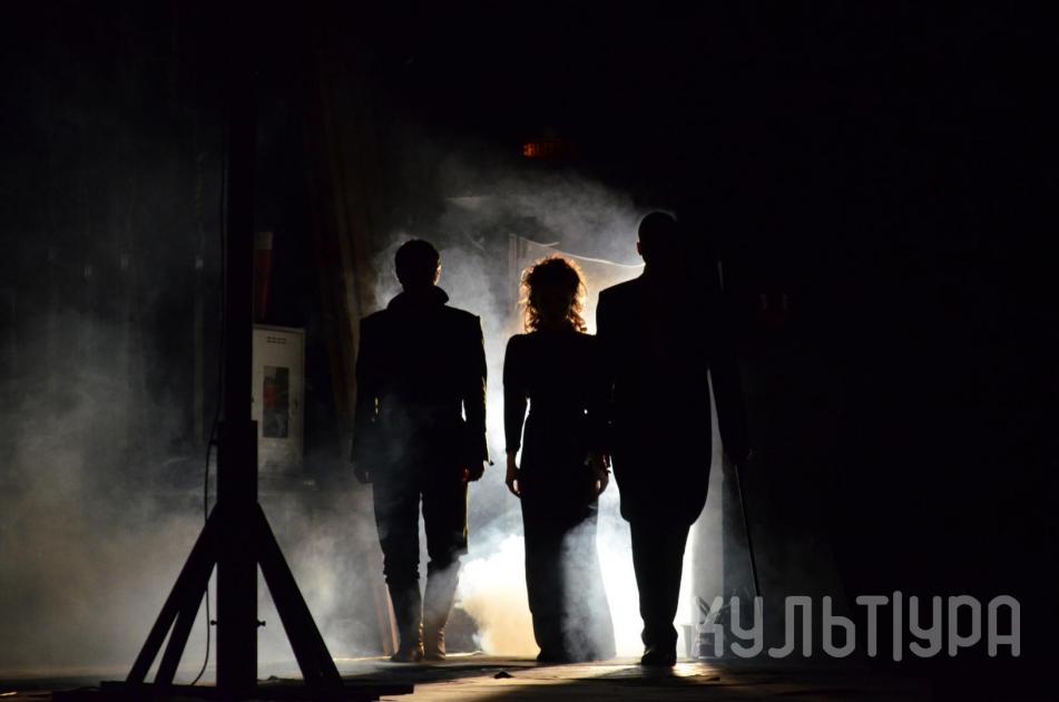 Печорин, Онегин и Каренина строят жизнь чеховского персонажа в Пятом театре