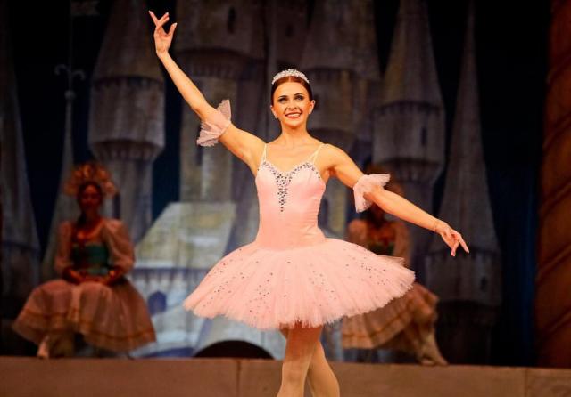 Известные омичи испекут блины на Любинском проспекте