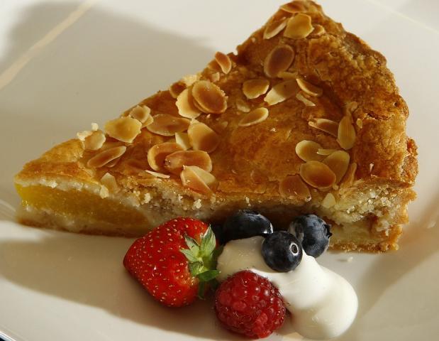На «Вкусном Любинском» омские кондитеры приготовят 5-метровый яблочный пирог
