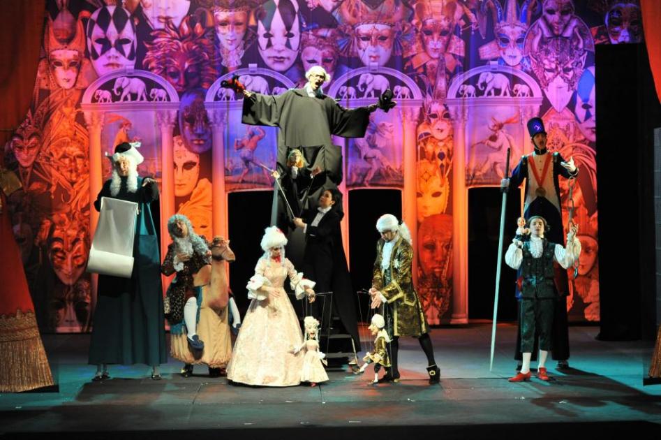 Озорной Фигаро и Бартоло на скейтборде в омском «Арлекине»