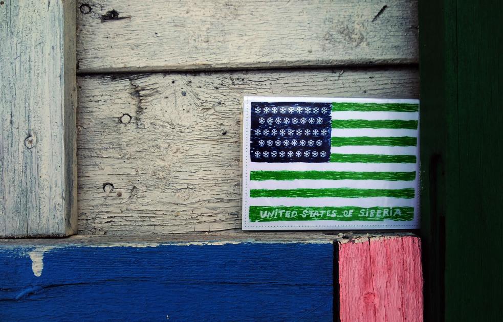 нОси искусство в массы: мерч трех омских художников