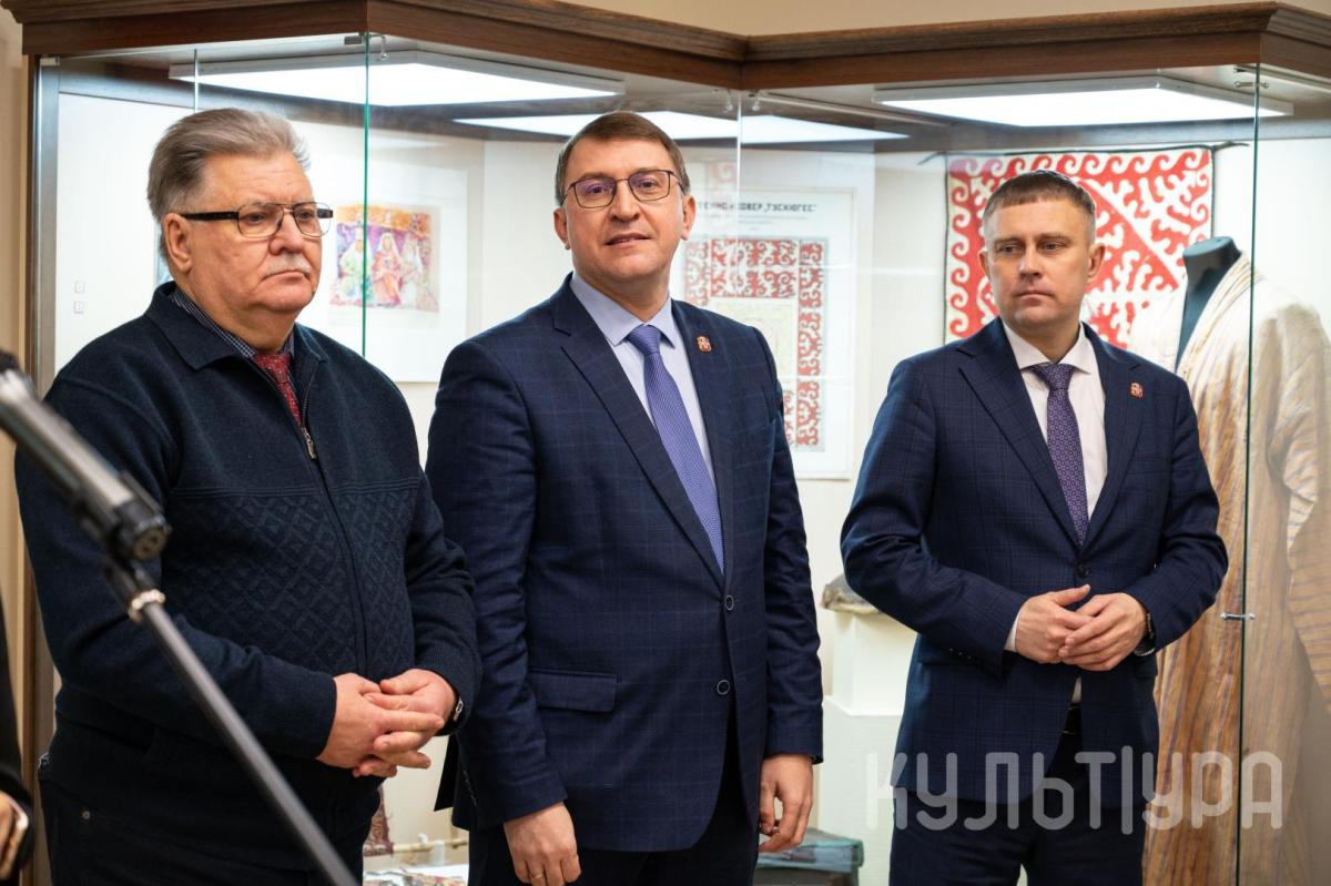 troe_na_otkrytii_0.jpg