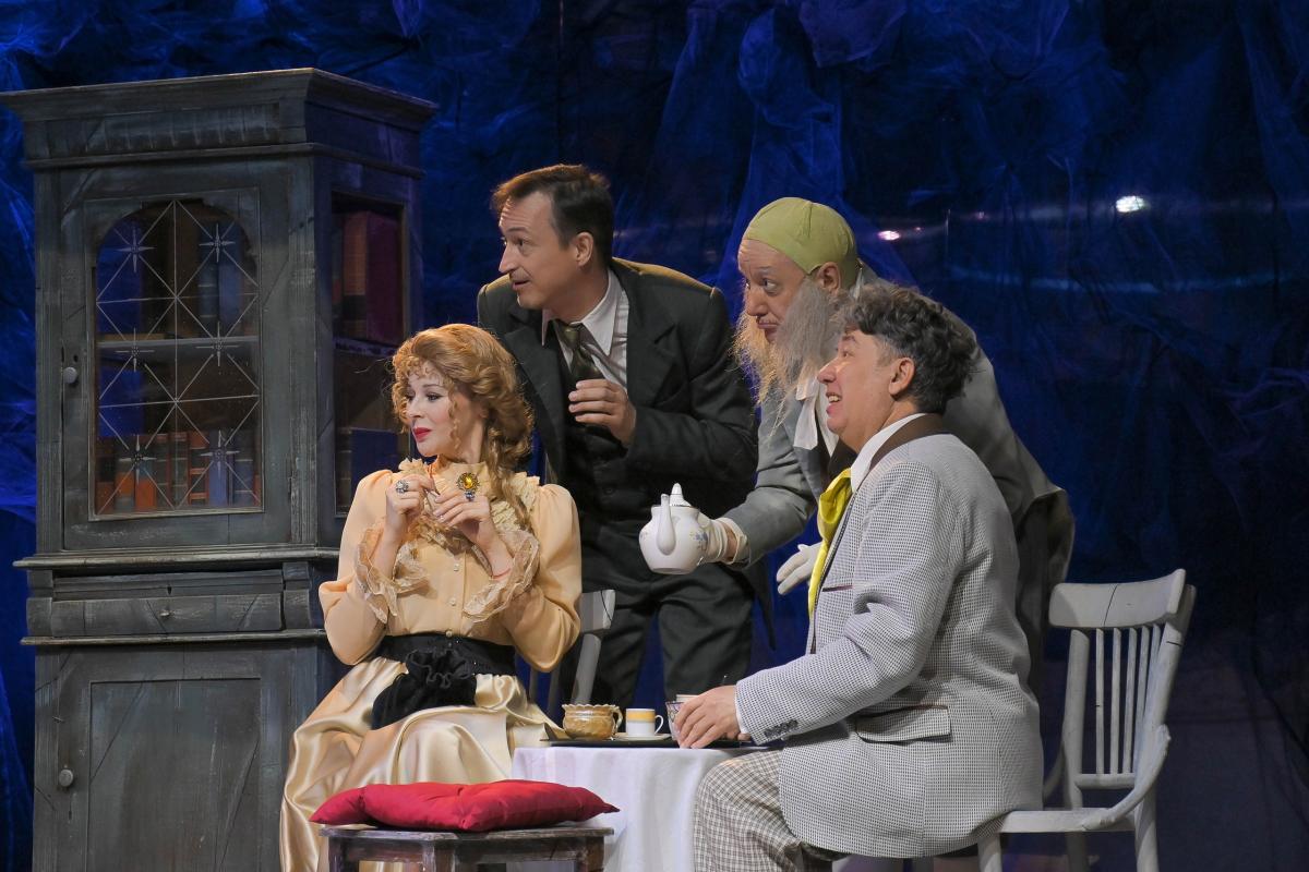 vishnevyy_sad_teatr_im._ermolaevoy.jpg