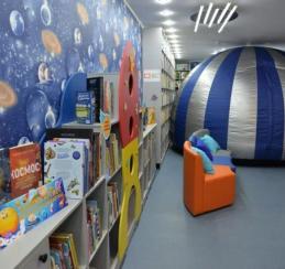 В Исилькуле открылась модельная библиотека с мобильным планетарием