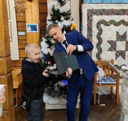 Новогодние мечты участников акции «Ёлка желаний» исполнил Министр культуры Омской области