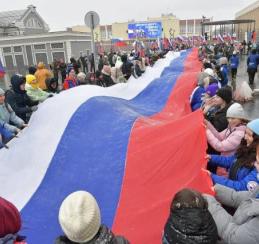 В Омской области День народного единства отметили патриотической акцией и концертом