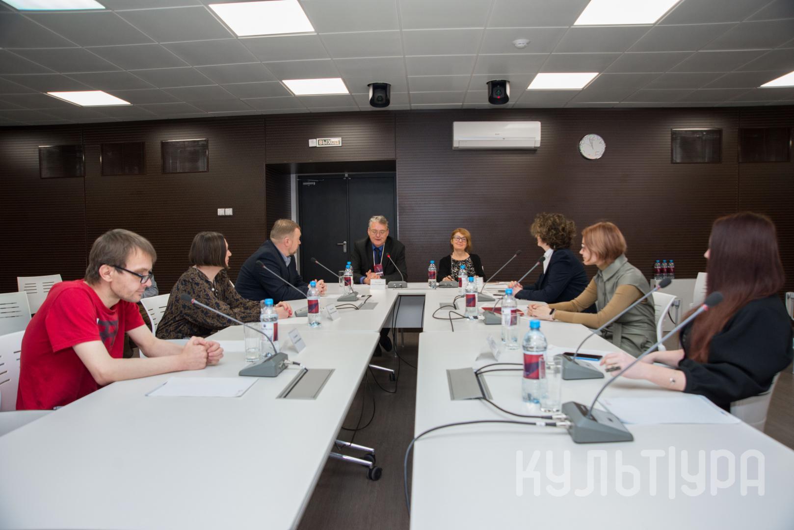  Круглый стол фестиваля «лиТЕрАТуРа»