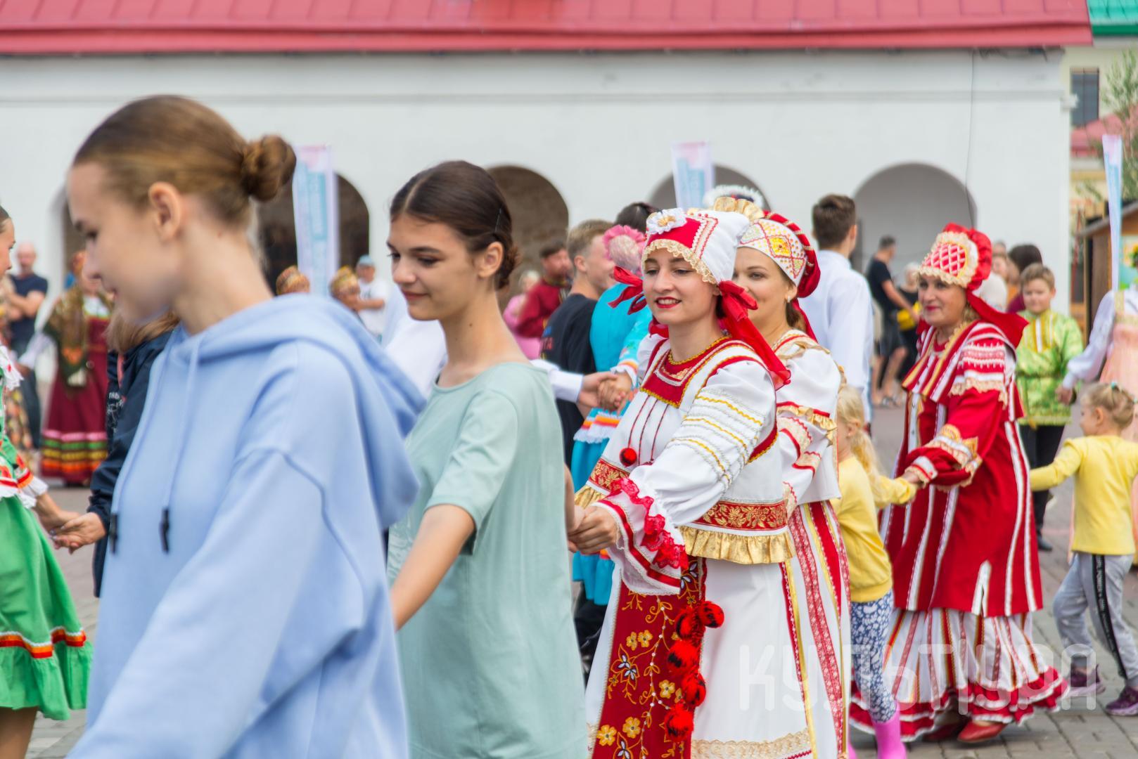 Культура омска. Татарстан Каравон фестиваль. Национальные праздники Каравон Татарстана. Каравон 2022 Казань. Каравон в Татарстане 2021.